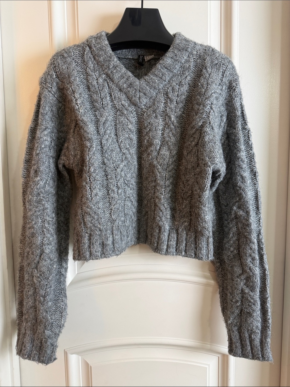 Divided Women's Gray Cable V-Neck cropped Sweater
